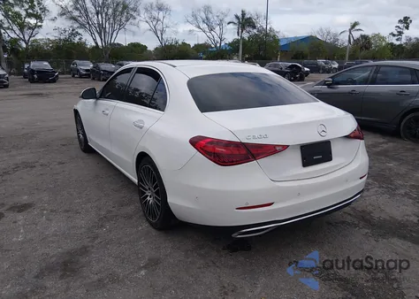 2022 Mercedes-Benz C 300 Sedan z USA, uszkodzony, nr VIN W1KAF4GB2NR037271